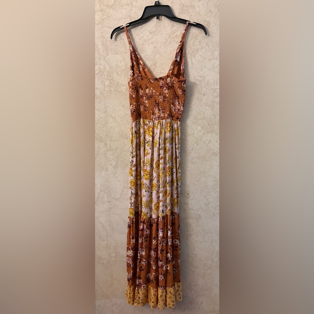Angie V NECK TWIST FRONT KEYHOLE CUT OUT MAXI DRESS - Picture 4 of 7